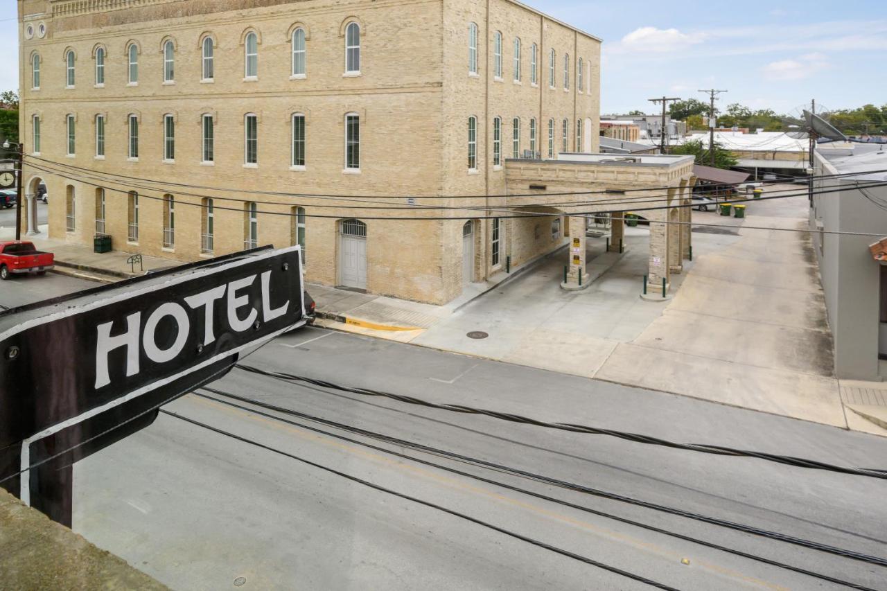 The Alcalde Hotel By Oyo Gonzales Buitenkant foto